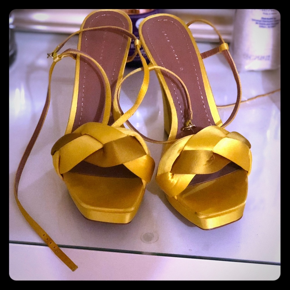 Zara Gold knot sandal